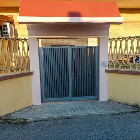 フィウミチーノ Malu House Bed & Breakfast エクステリア 写真