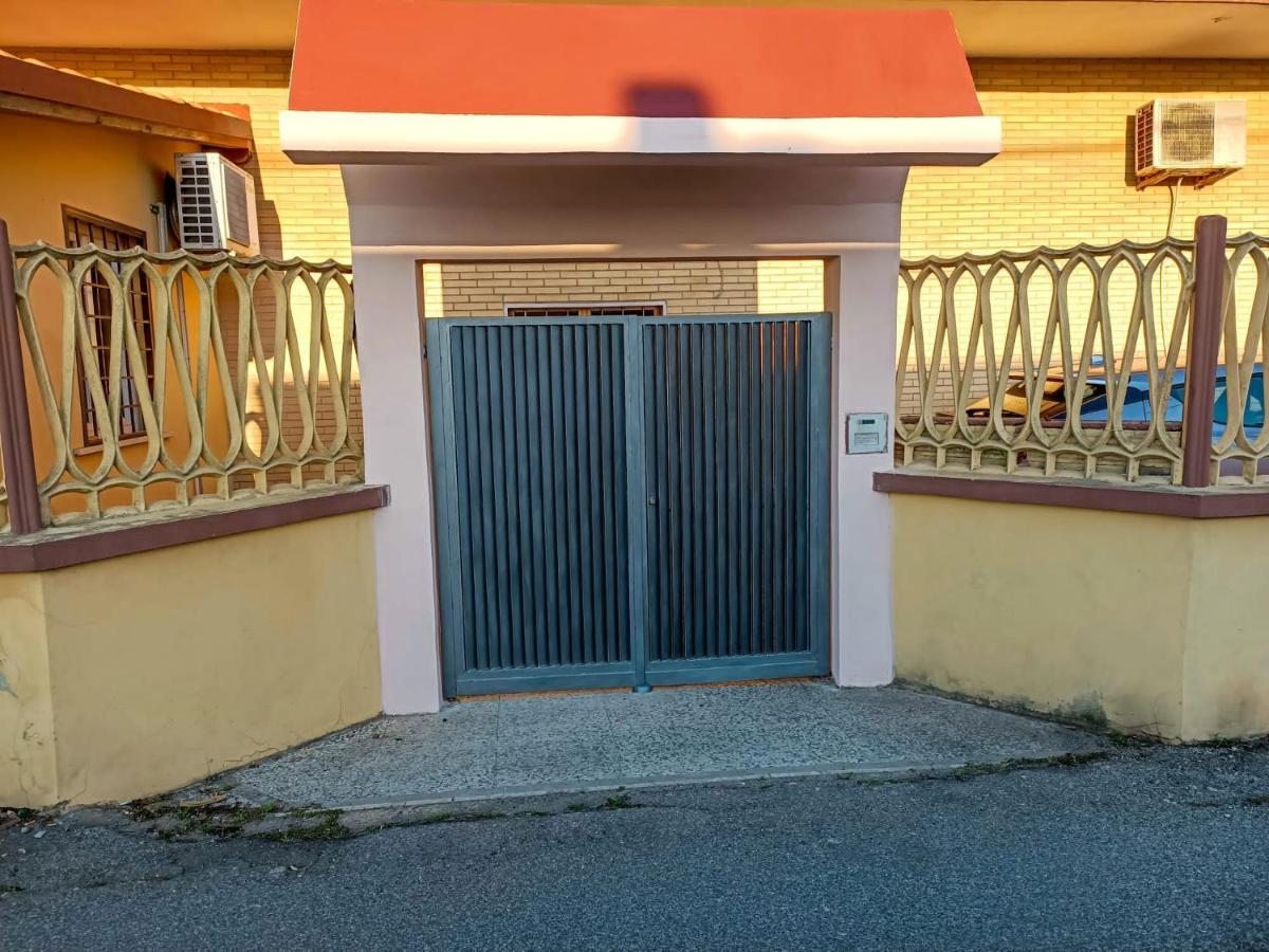 フィウミチーノ Malu House Bed & Breakfast エクステリア 写真